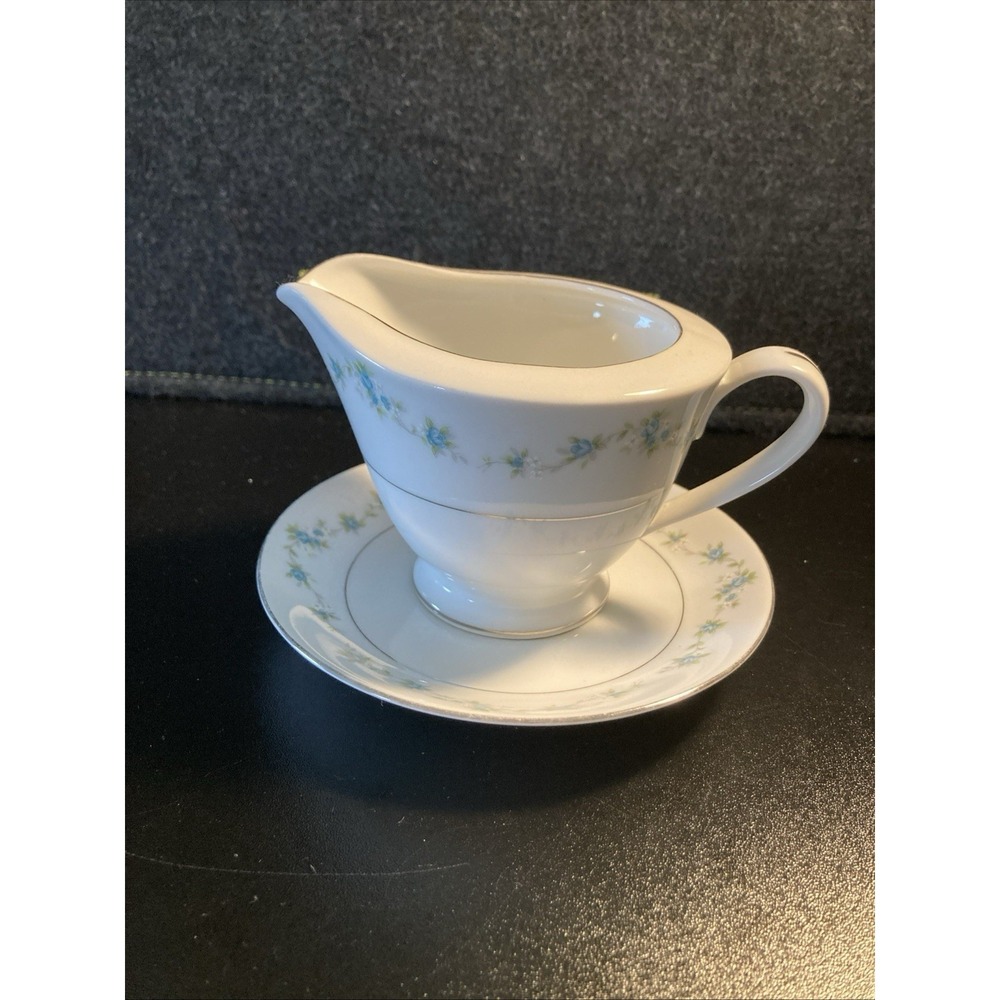 Renee Fine China Japan 3917 Gravy Boat With Attached Underplate‎ Blue Floral